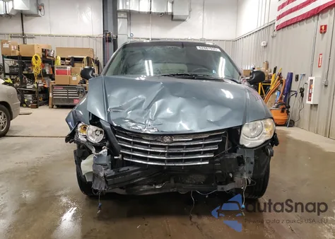 2005 Chrysler Town & Country Limited from USA, damaged, VIN 2C8GP64L75R530463